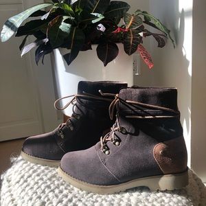 Brand NEW North Face Women’s fall boots!
